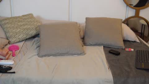 Snapshot of roxy_vega chatting on 10.24.25 Roxy online show from 10.24.25