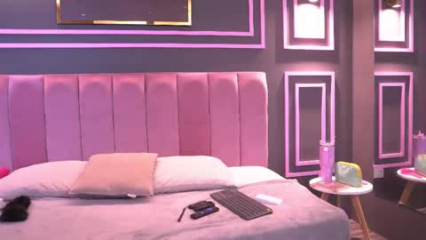 Snapshot of roxy_vega chatting on 10.29.25 Roxy online show from 10.29.25