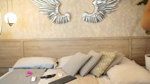 Snapshot of roxy_vega chatting on 11.10.25 Roxy online show from 11.10.25