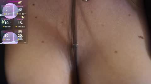 Snapshot of roxy_vega chatting on 11.11.25 Roxy online show from 11.11.25