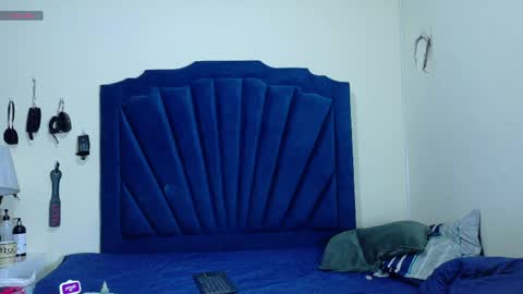 RoxyAron online show from 04.12.26