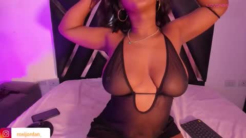 Snapshot of roxyjordan chatting on 10.09.25 Roxxy Queen online show from 10.09.25