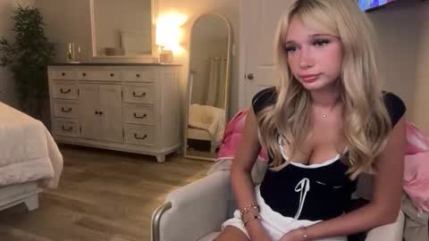 Roxy Rain online show from 04.15.26