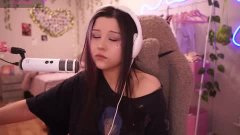 Snapshot of roxysuh chatting on 05.22.26 roxysuh online show from 05.22.26
