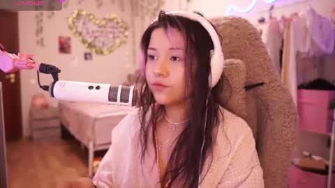 Snapshot of roxysuh chatting on 07.19.26 roxysuh online show from 07.19.26