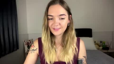 Snapshot of roxysweetdream chatting on 07.16.26 Roxy online show from 07.16.26