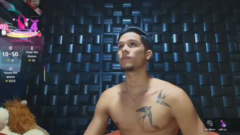 Snapshot of roy_barney chatting on 10.04.25 ANTONIO online show from 10.04.25