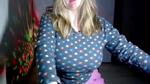 Snapshot of royalboobs chatting on 02.01.25 Cameron online show from 02.01.25