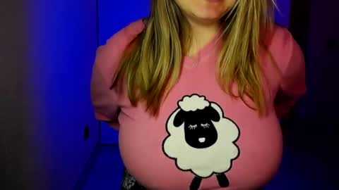 Snapshot of royalboobs chatting on 02.09.25 Cameron online show from 02.09.25