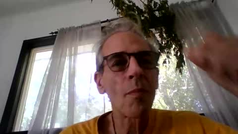Snapshot of royboy2561 chatting on 10.12.25 Roy Murrin online show from 10.12.25