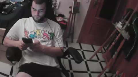 Snapshot of royer04 chatting on 10.10.25 royer04 online show from 10.10.25