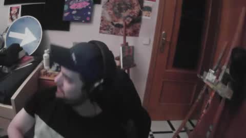 Snapshot of royer04 chatting on 10.24.25 royer04 online show from 10.24.25