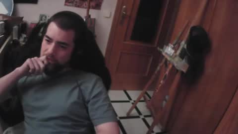 Snapshot of royer04 chatting on 10.27.25 royer04 online show from 10.27.25