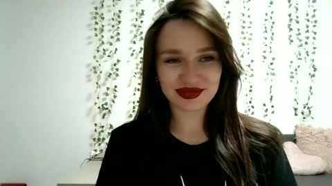 Snapshot of roza05x chatting on 06.19.26 Roza05x online show from 06.19.26