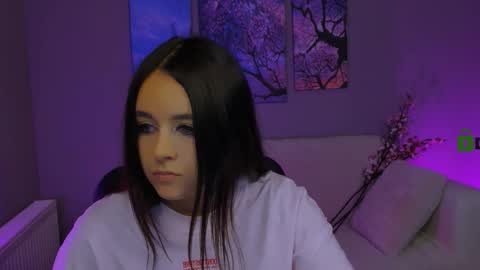 Snapshot of rozmary_ket chatting on 09.18.25 Im Rozmary nice to meet you 3 online show from 09.18.25