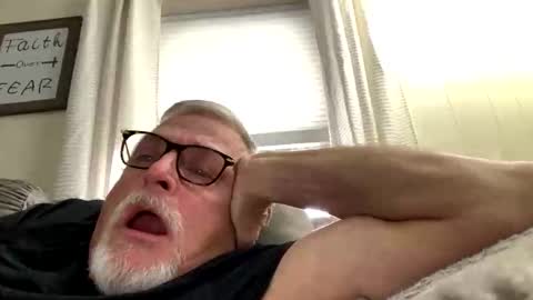 Snapshot of rs006 chatting on 10.31.25 rs006 online show from 10.31.25