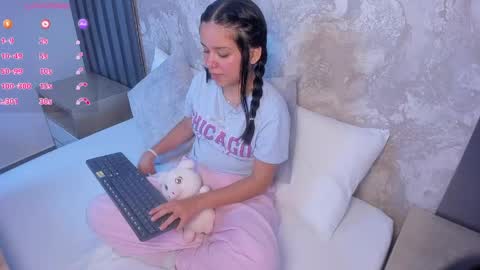 Snapshot of rubby_grundy chatting on 06.05.26 R U B B Y online show from 06.05.26
