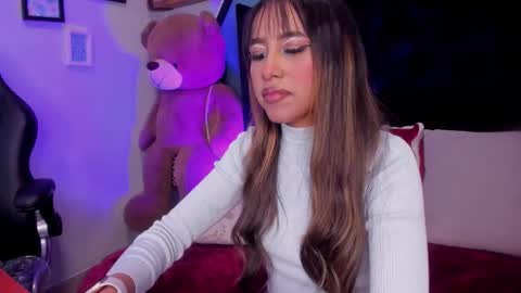 rue_zue online show from 11.23.25