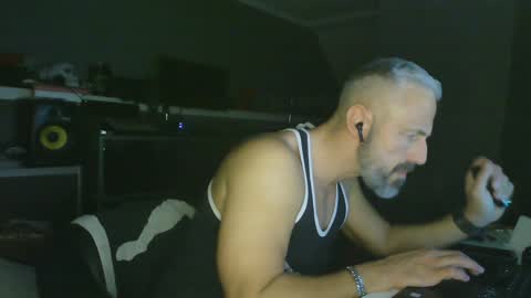Chico que rico Caliente online show from 12.31.24