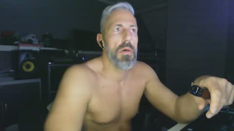 Chico que rico Caliente online show from 01.07.25