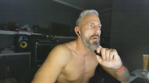 Chico que rico Caliente online show from 01.15.25