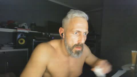 Chico que rico Caliente online show from 01.15.25