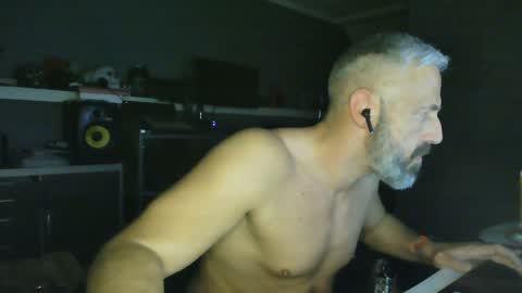Chico que rico Caliente online show from 01.15.25