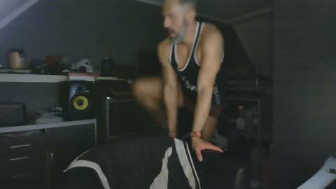 Chico que rico Caliente online show from 01.19.25