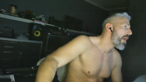 Chico que rico Caliente online show from 01.23.25