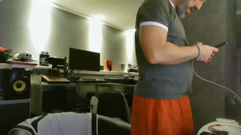 Chico que rico Caliente online show from 01.23.25