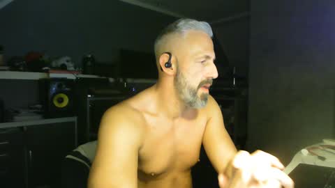 Chico que rico Caliente online show from 02.01.25