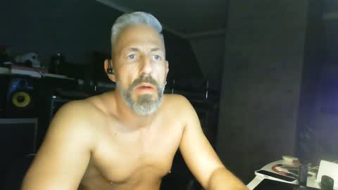 Chico que rico Caliente online show from 02.02.25