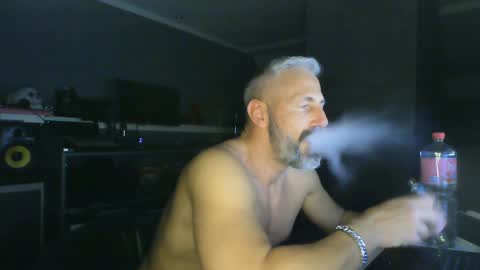 Chico que rico Caliente online show from 02.05.25
