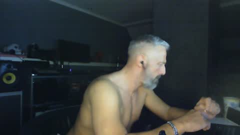 Chico que rico Caliente online show from 02.06.25
