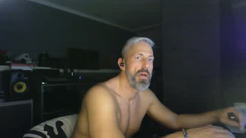 Chico que rico Caliente online show from 02.06.25