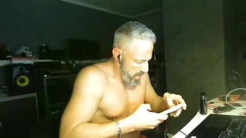 Chico que rico Caliente online show from 02.12.25