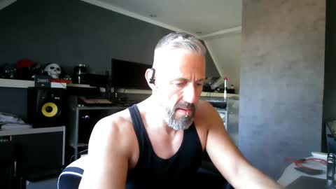 Chico que rico Caliente online show from 03.08.25