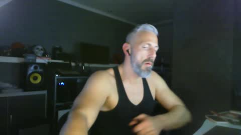 Chico que rico Caliente online show from 03.08.25