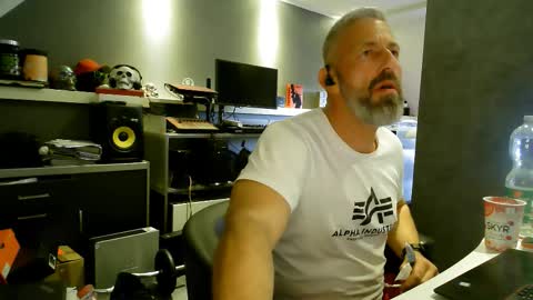 Chico que rico Caliente online show from 02.05.26