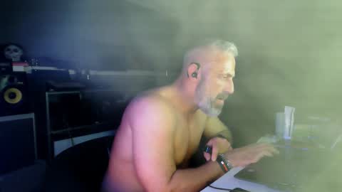Snapshot of ruffi77 chatting on 03.25.26 Chico que rico Caliente online show from 03.25.26