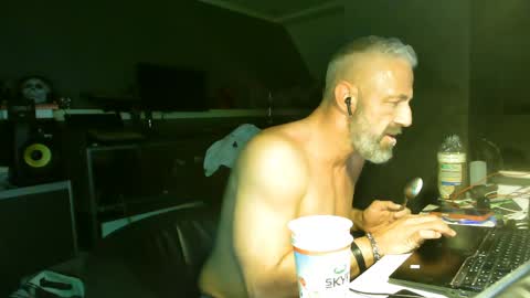 Snapshot of ruffi77 chatting on 04.09.26 Chico que rico Caliente online show from 04.09.26