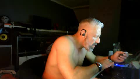 Snapshot of ruffi77 chatting on 04.16.26 Chico que rico Caliente online show from 04.16.26