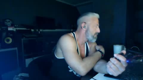 Snapshot of ruffi77 chatting on 04.23.26 Chico que rico Caliente online show from 04.23.26