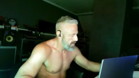 Chico que rico Caliente online show from 07.25.26