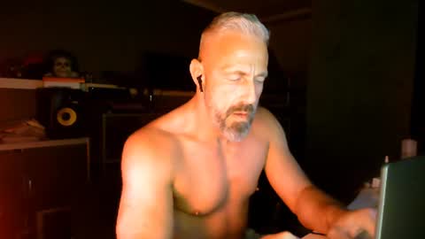 Chico que rico Caliente online show from 07.30.26