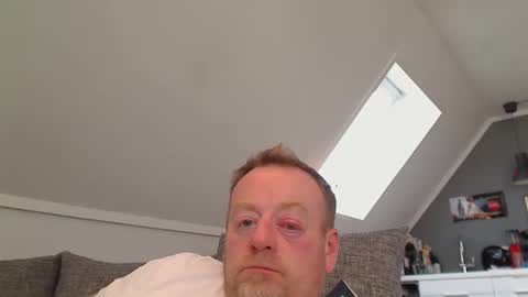 Snapshot of runepetter chatting on 10.13.25 bignorwegian online show from 10.13.25