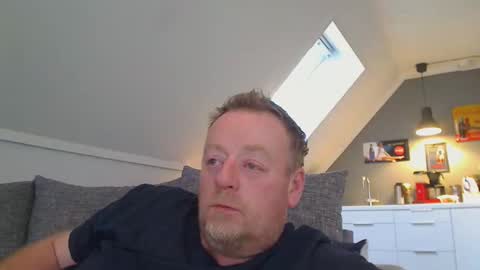 Snapshot of runepetter chatting on 10.14.25 bignorwegian online show from 10.14.25