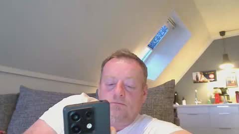 Snapshot of runepetter chatting on 10.19.25 bignorwegian online show from 10.19.25