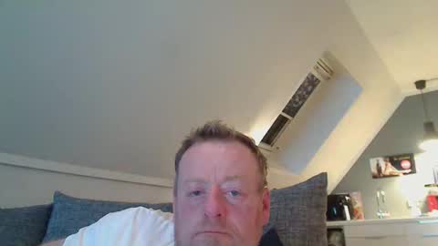 Snapshot of runepetter chatting on 10.25.25 bignorwegian online show from 10.25.25