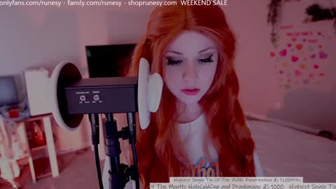 Snapshot of runesy chatting on 03.09.25 Lady online show from 03.09.25